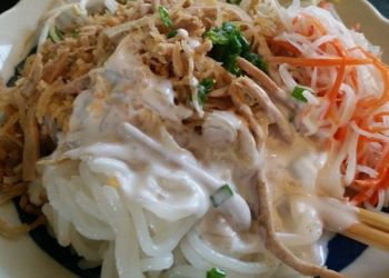 Vietnamese noodle Bánh Tầm Bì