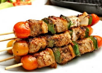 Shishqebap Me Mish Pule (Kebab)