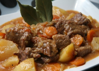 Carne Guisada (Latin beef stew)