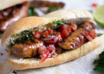 Choripán con chimichurri