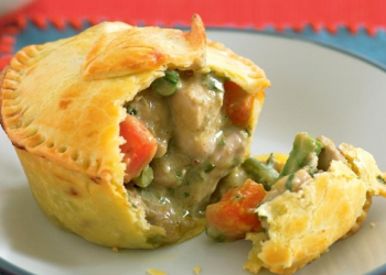 Green chicken curry pie