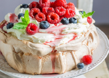 Aussie pavlova