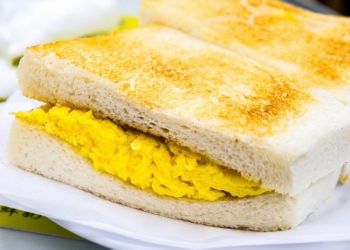 Scrambled egg sandwich