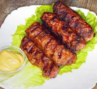 Mici or Mititei (Grilled Minced Meat Rolls)