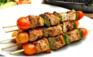 Shishqebap Me Mish Pule (Kebab)