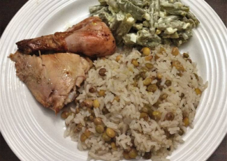 Arroz con Guandú y Pollo Guisado