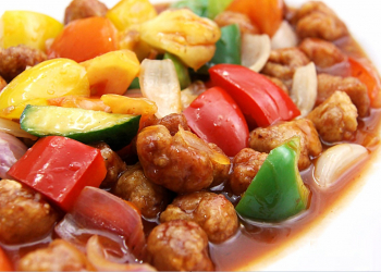 Thịt lăn bột chiên chua ngọt