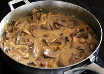 Thịt bò Stroganoff Nga