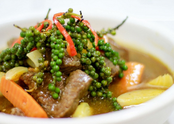 Bò hầm tiêu xanh