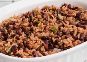 Cơm nấu đậu Arroz con frijoles