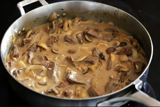 Thịt bò Stroganoff Nga