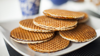 Stroopwafel, bánh quế xi-rô (syrup waffle) Hà Lan
