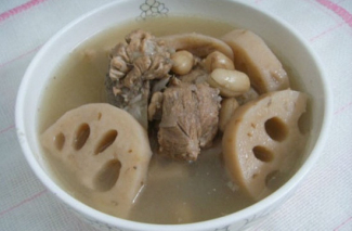 Canh xương hầm củ sen
