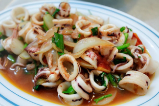 Mực xào hành tây