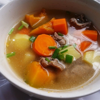 Canh thịt bò khoai tây, cà rốt