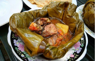 Thịt hầm lá chuối Lowombo