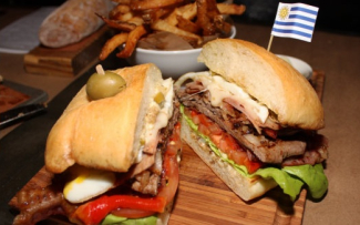 Bánh mì Chivito